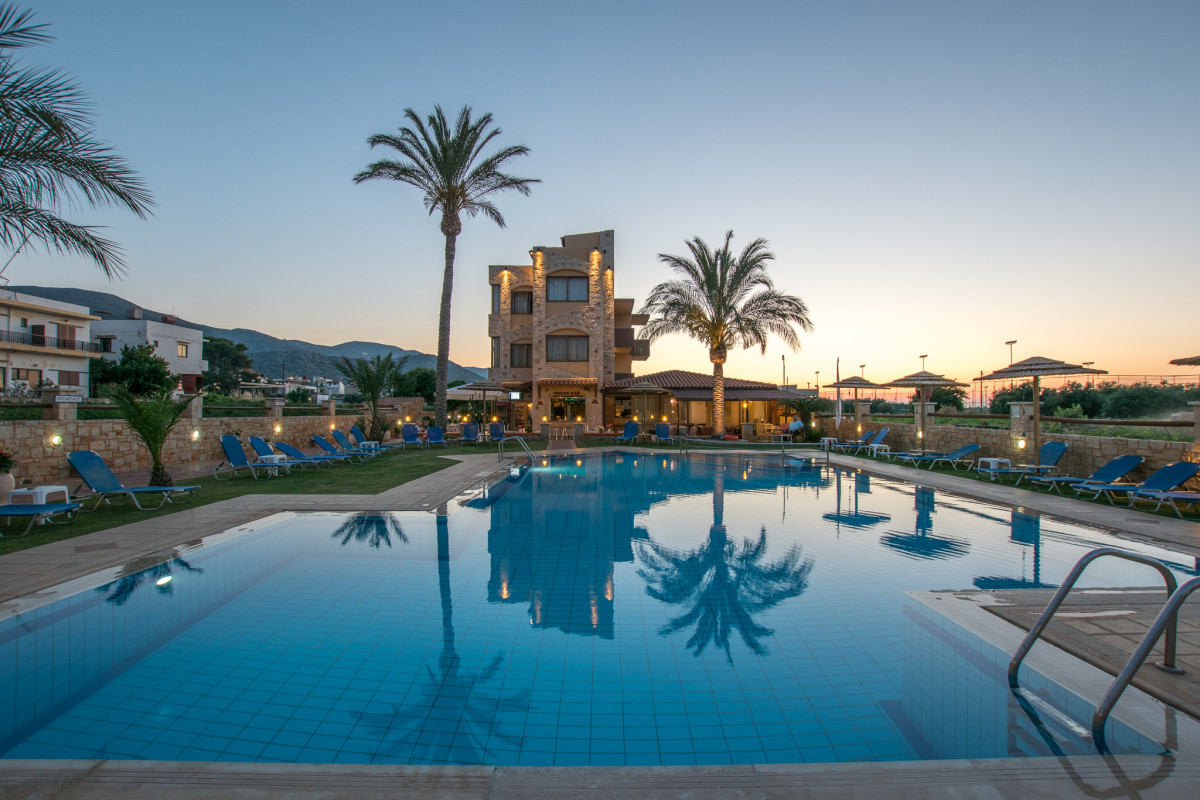 Danelis Studios & Apts