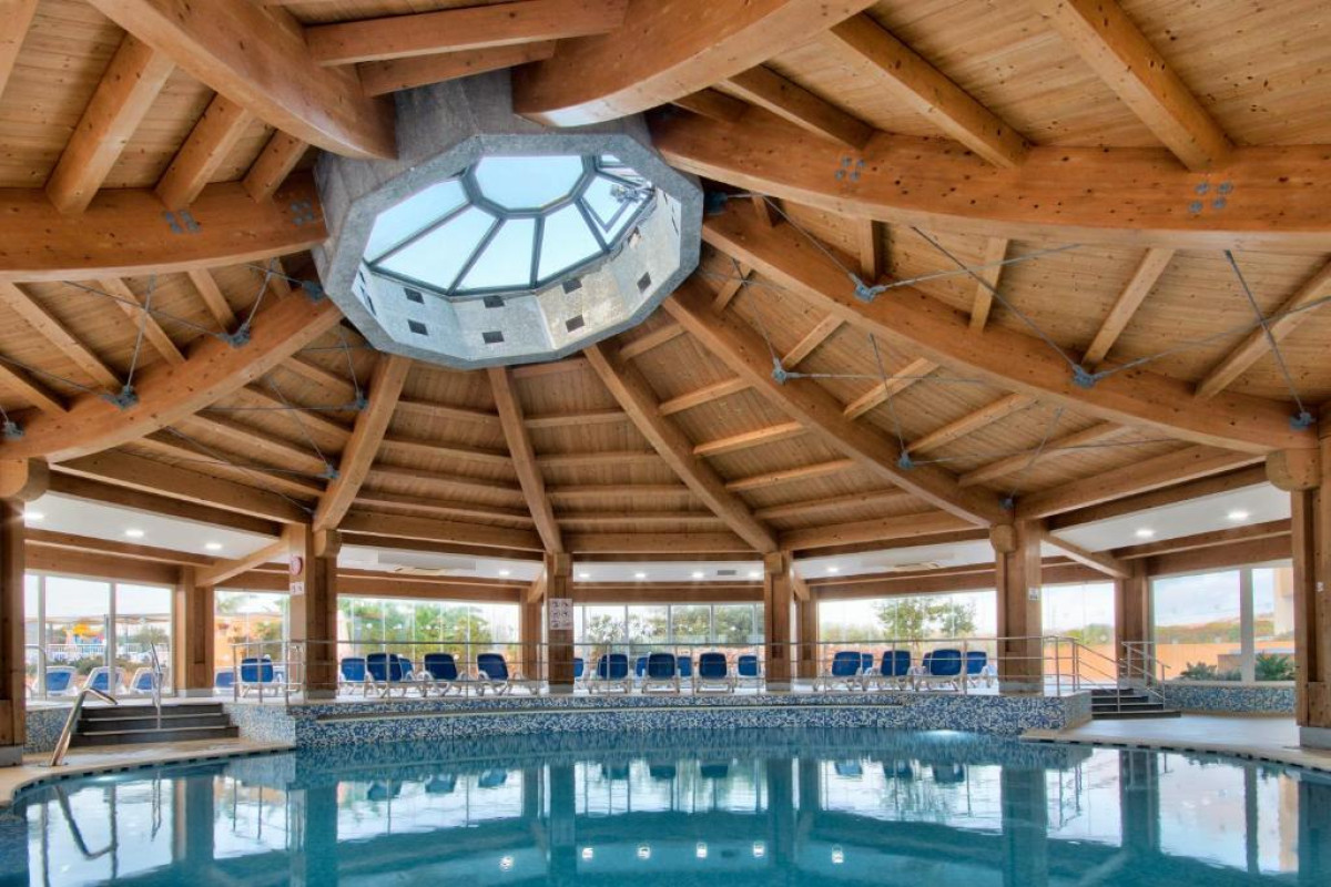 Hotel db Seabank Resort and Spa