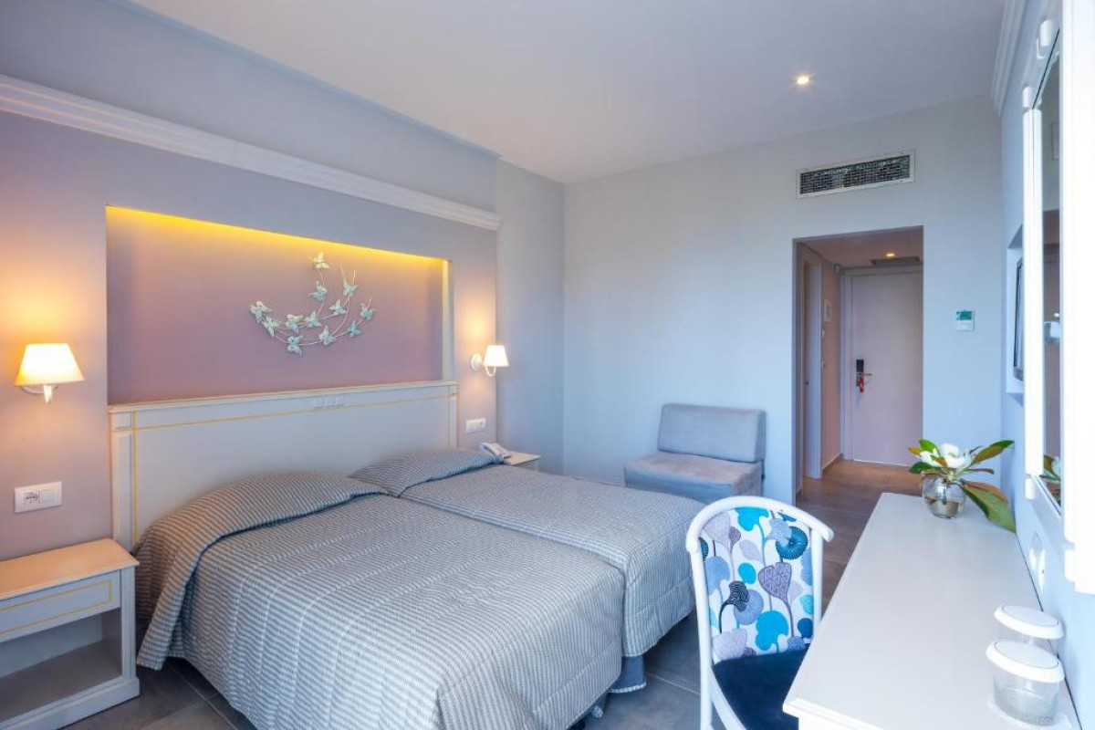 DELFINIA HOTEL - MORAITIKA