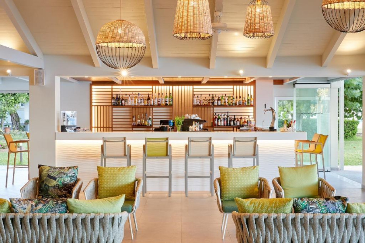 DELFINIA HOTEL - MORAITIKA