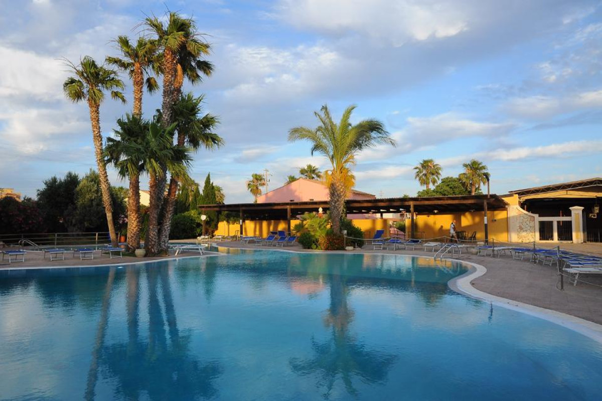 Delfino Beach Hotel