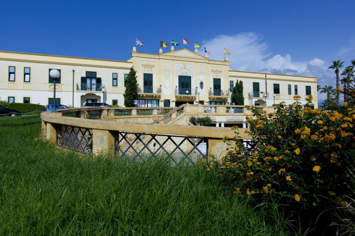 Delfino Beach Hotel