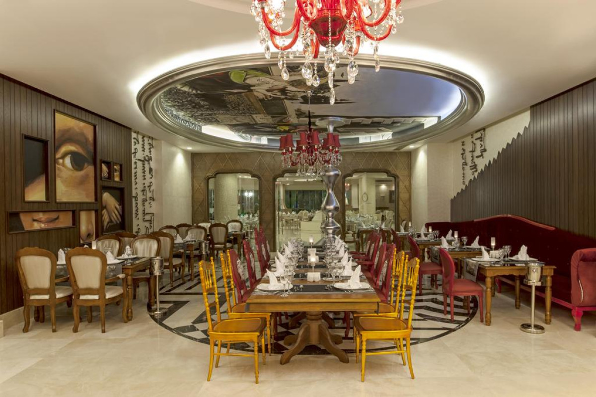 DELPHIN IMPERIAL LARA