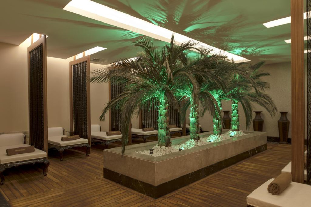 DELPHIN IMPERIAL LARA