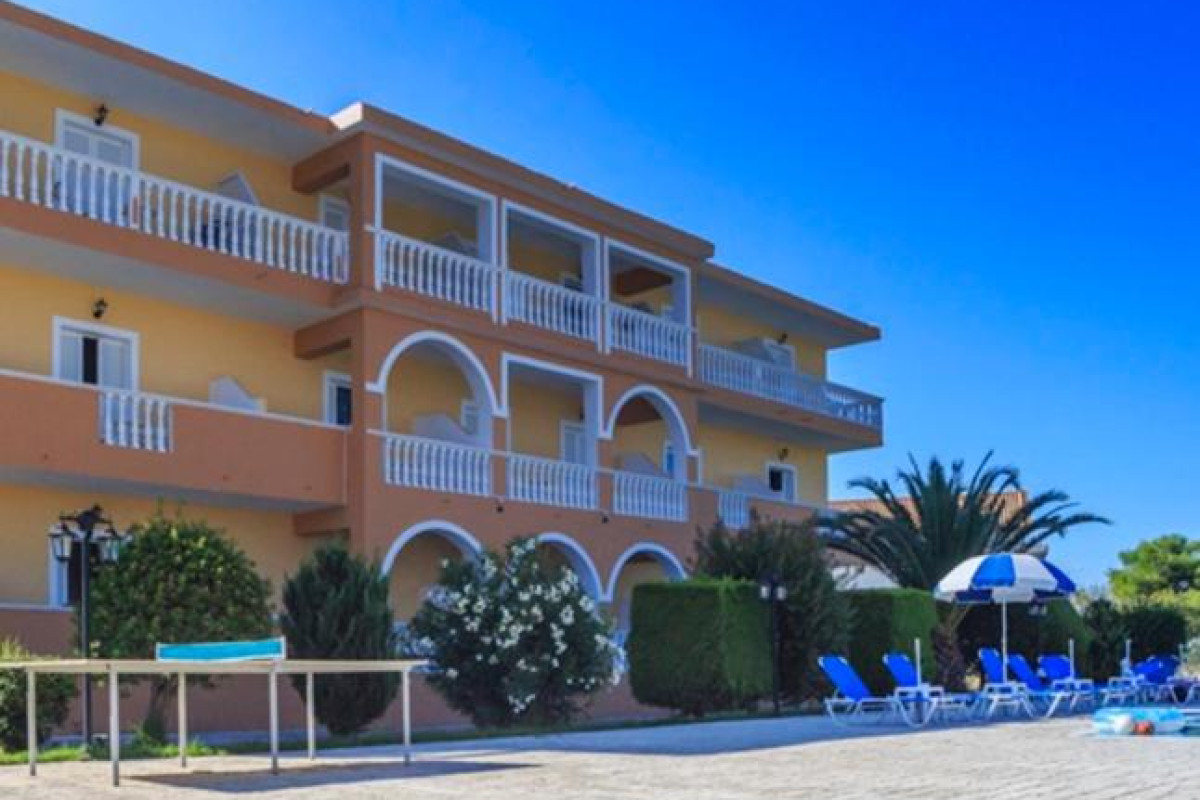 Derekas Apartments