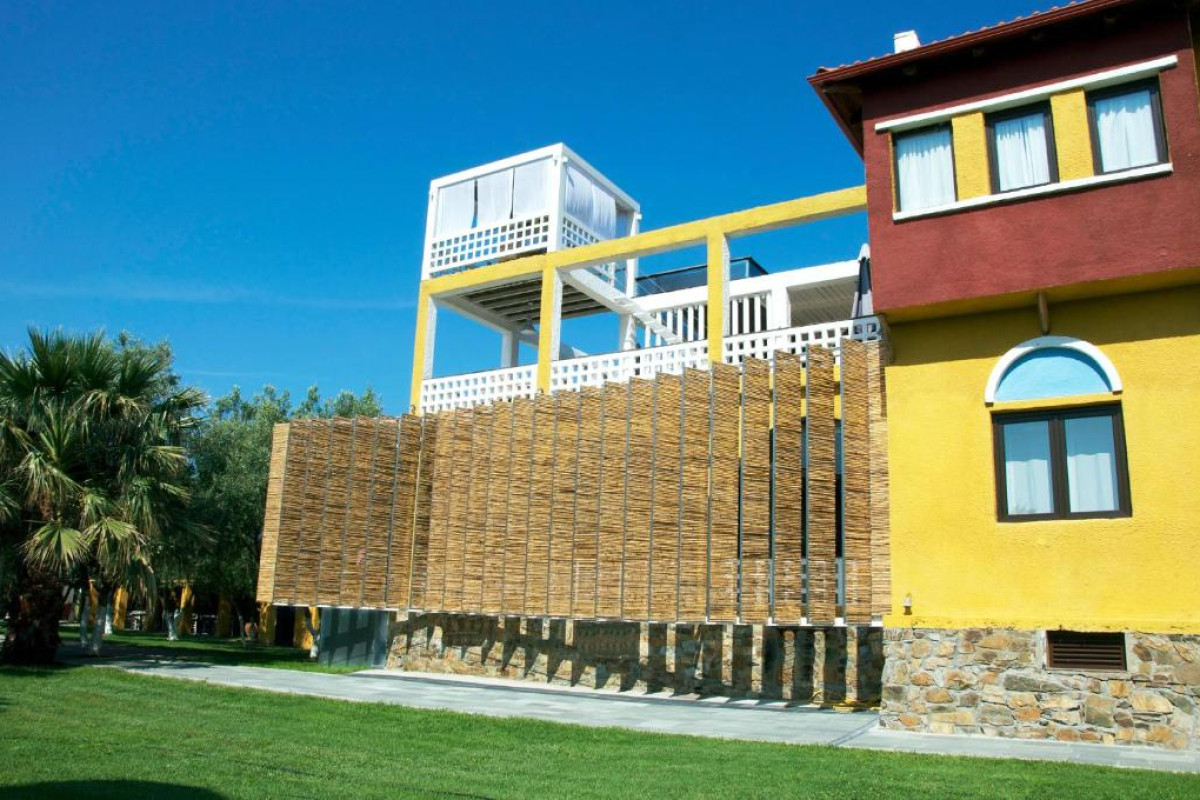 Despotiko Apartment Hotel  Suites