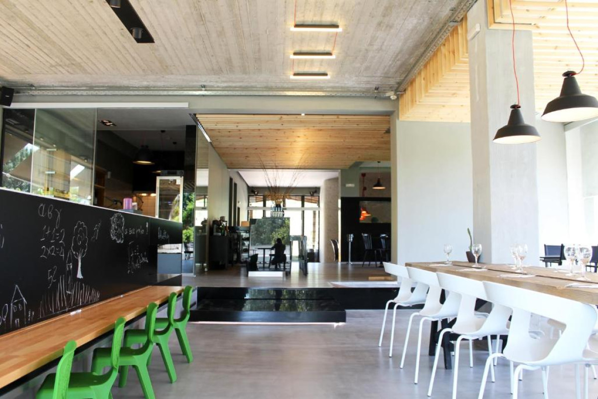 Despotiko Apartment Hotel  Suites