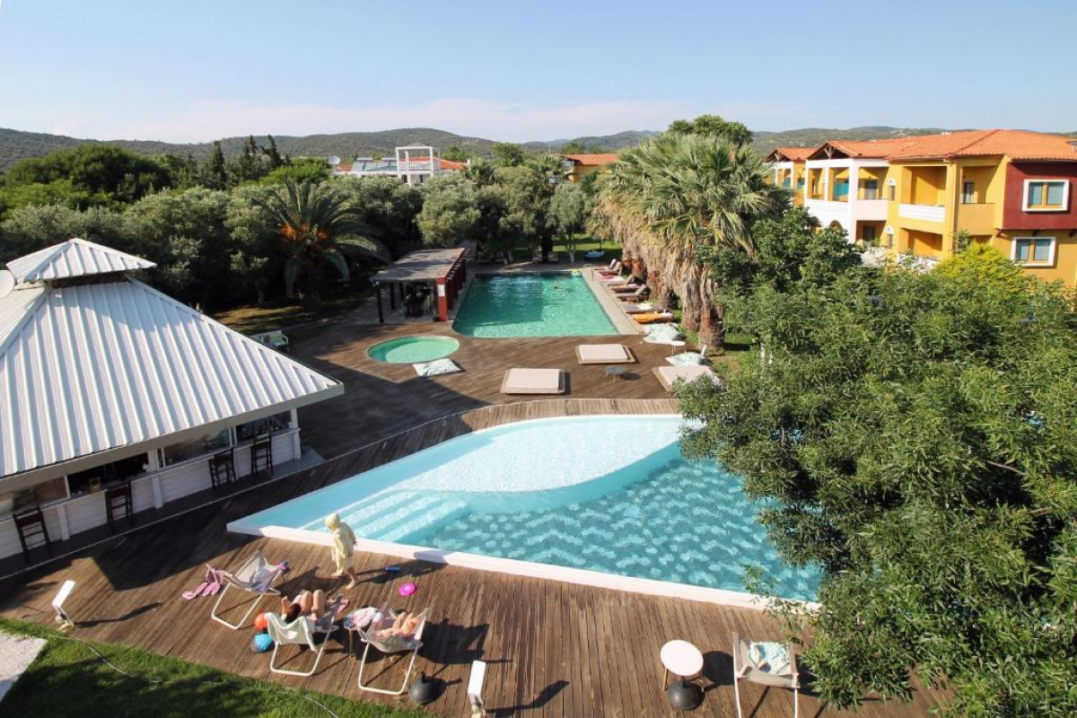 Despotiko Apartment Hotel  Suites