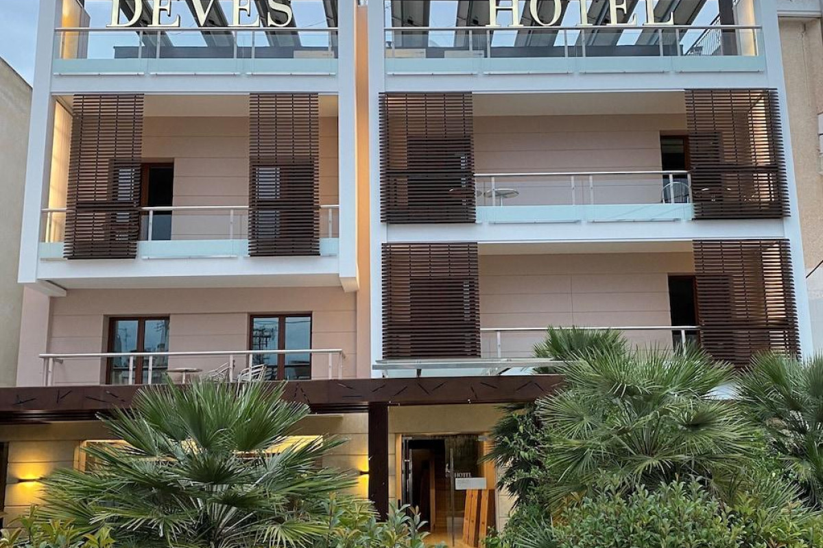 Deves Hotel