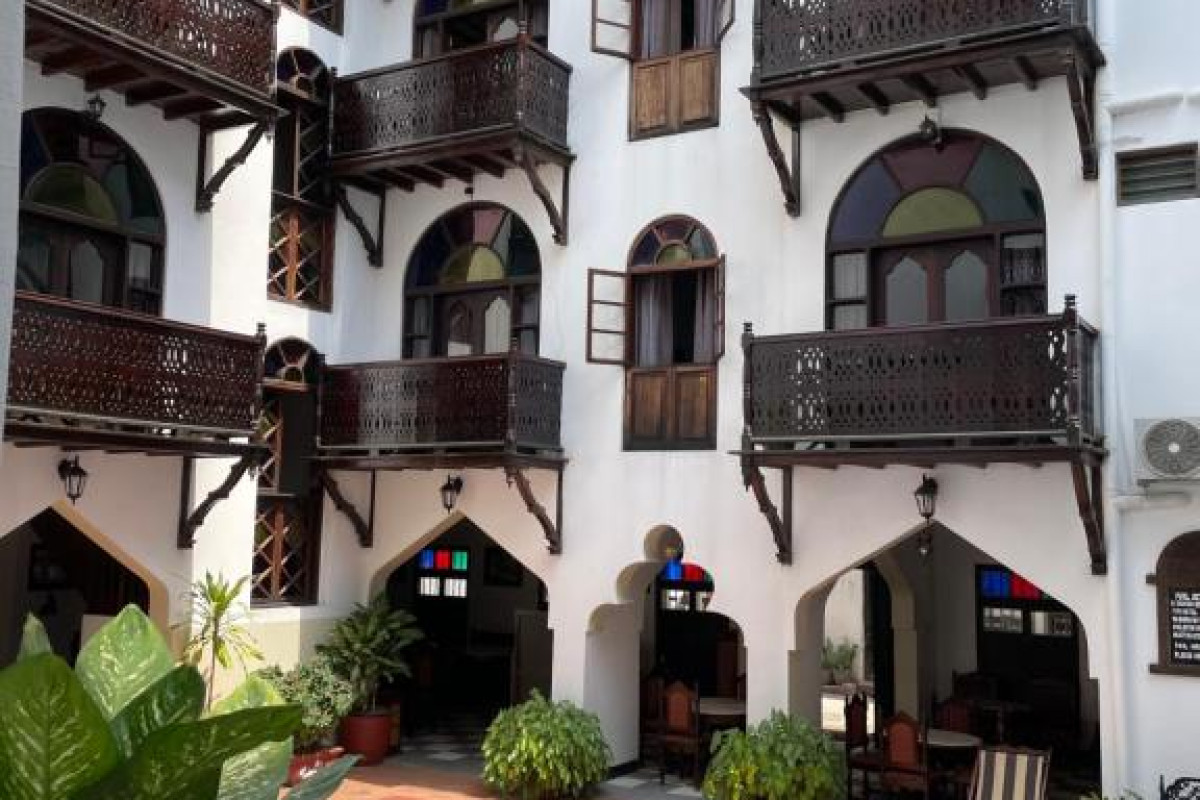 Dhow Palace Hotel