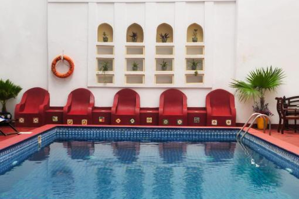 Dhow Palace Hotel