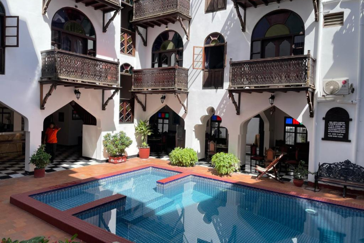 Dhow Palace Hotel