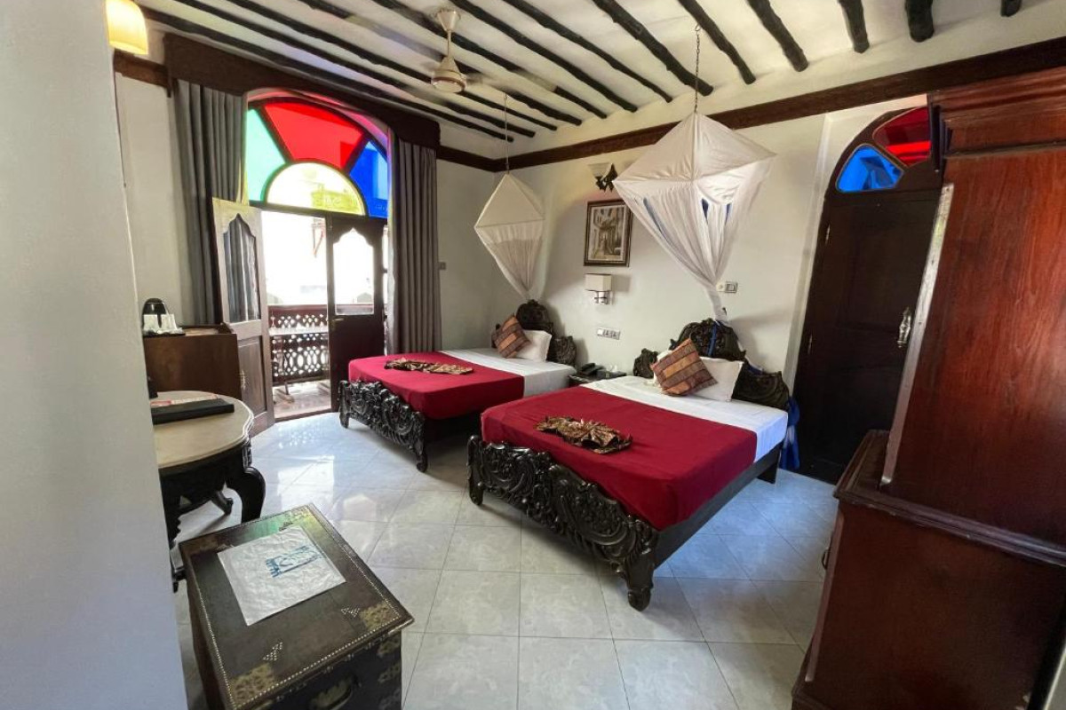 Dhow Palace Hotel