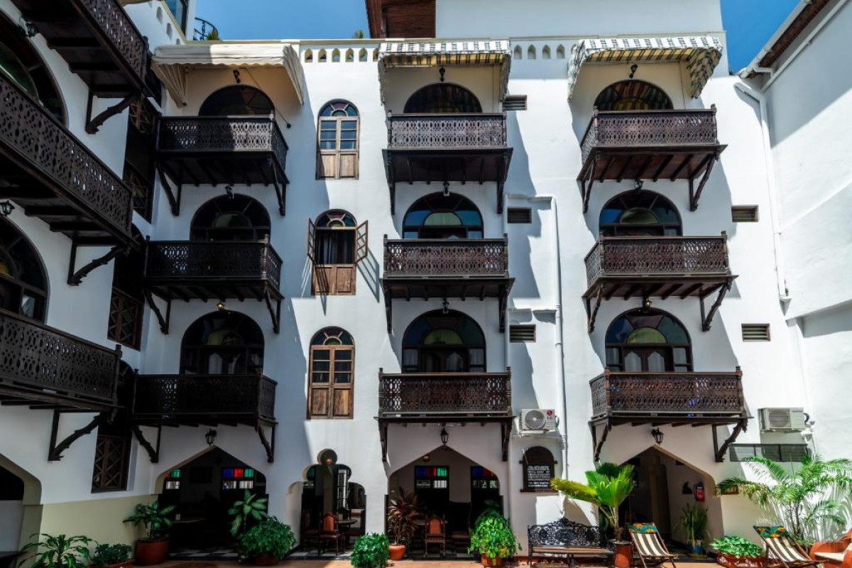 Dhow Palace Hotel