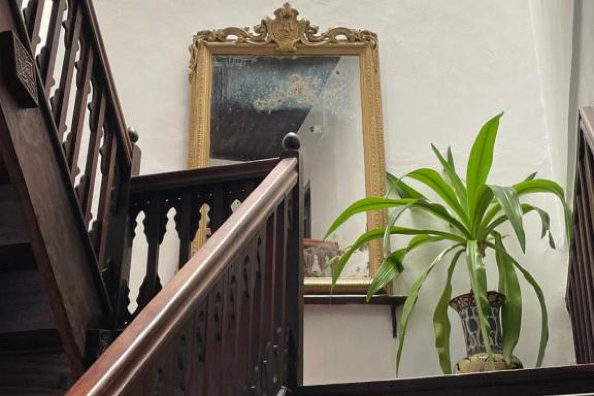 Dhow Palace Hotel