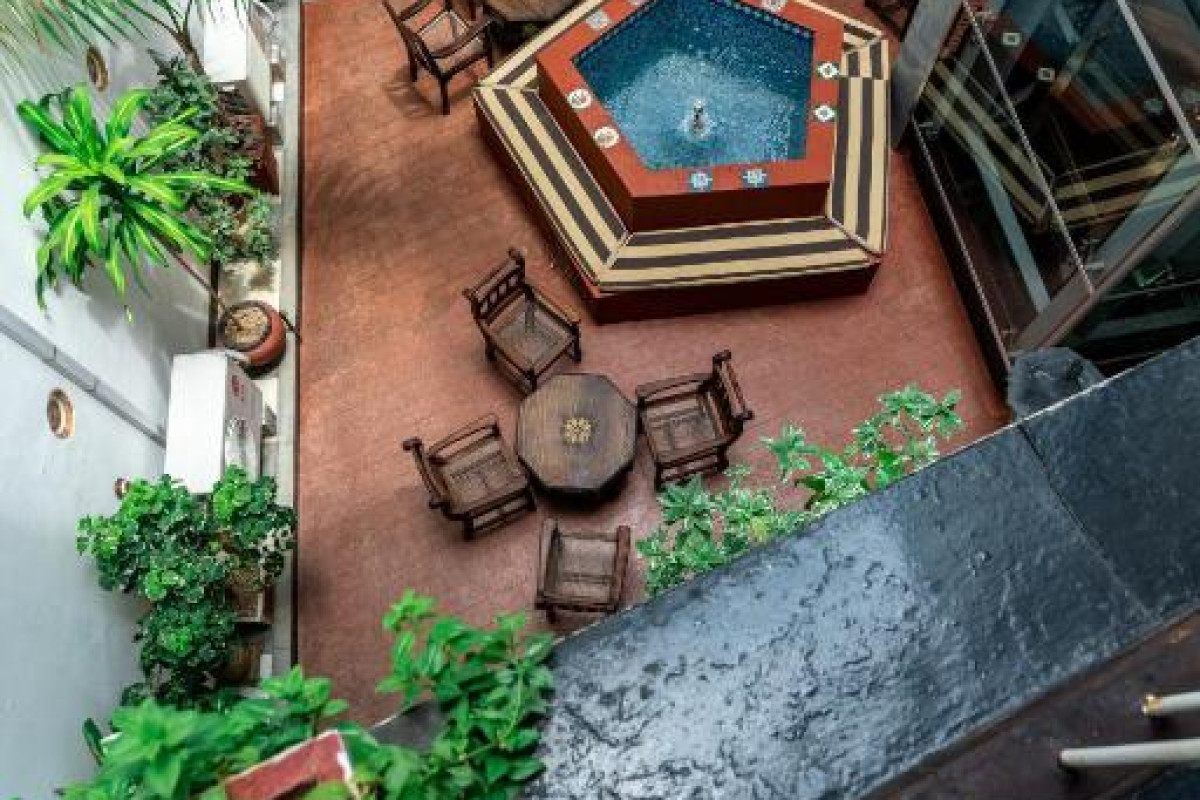 Dhow Palace Hotel