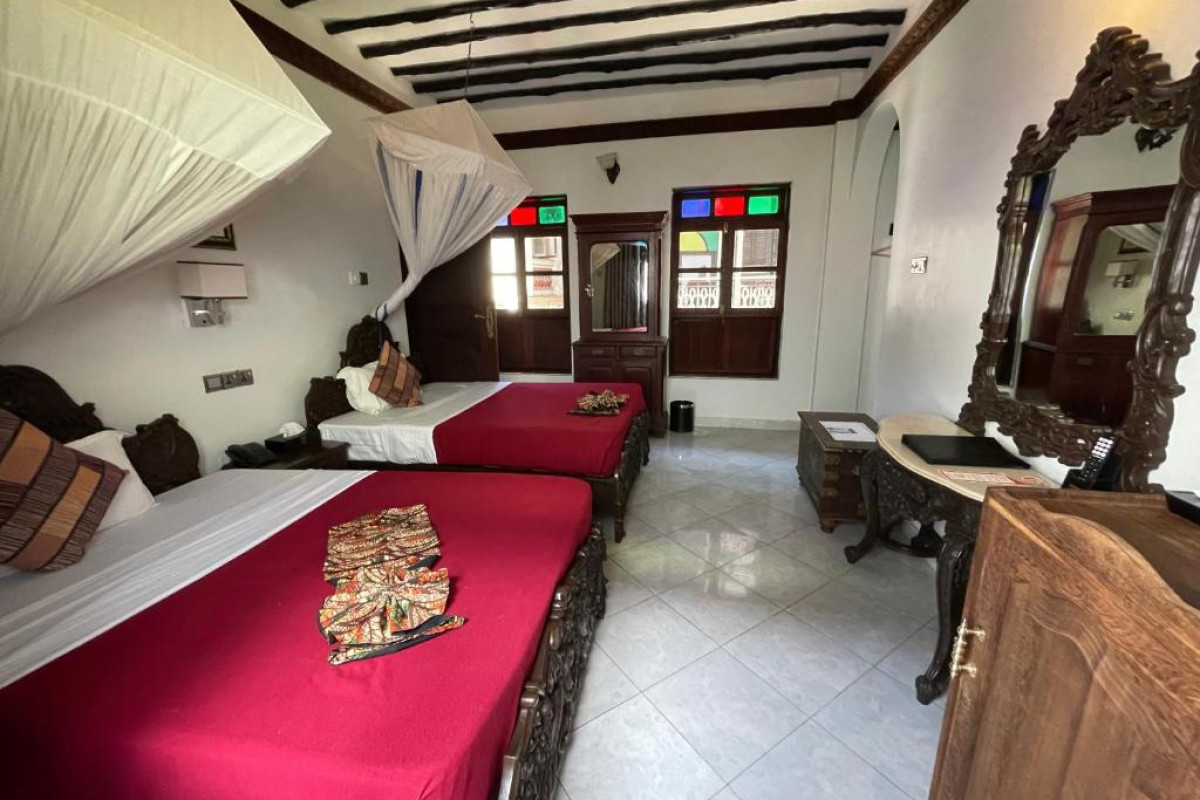 Dhow Palace Hotel