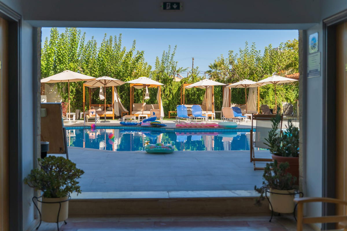 Dimitra Hotel & Apartments