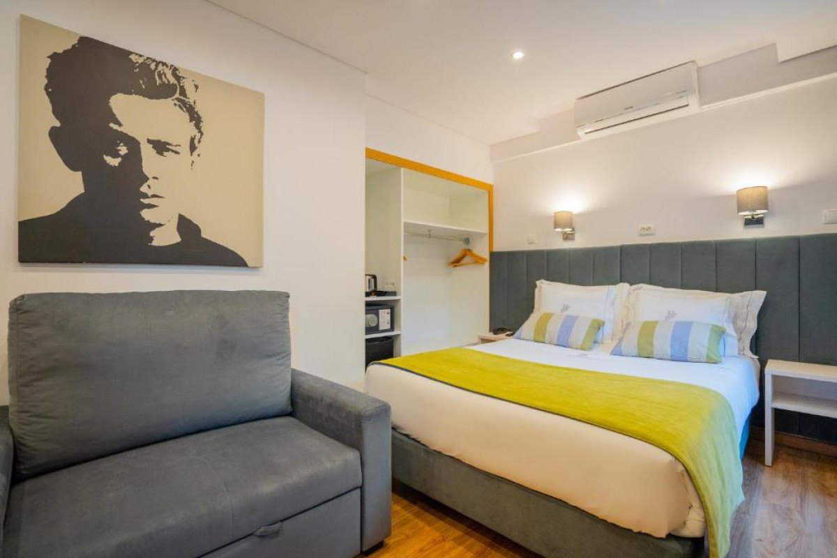 Dinya Lisbon Hotel & Lounge Bar
