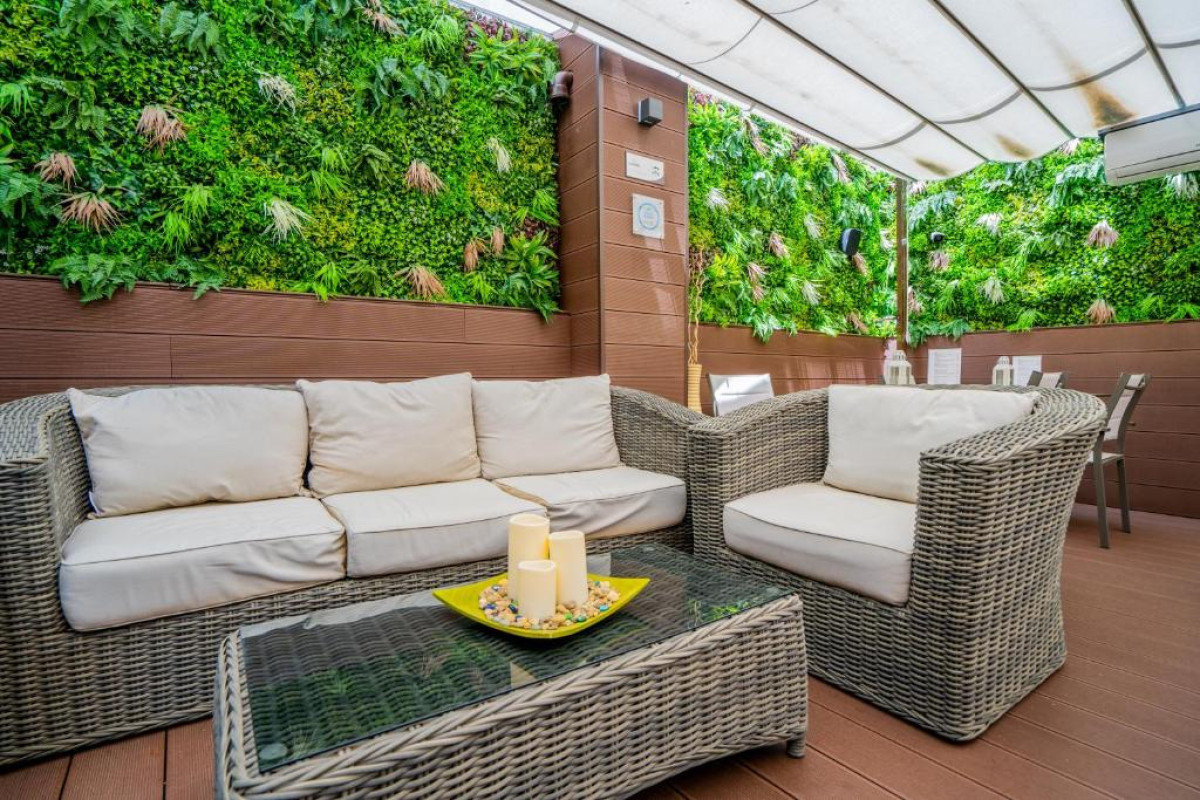 Dinya Lisbon Hotel & Lounge Bar