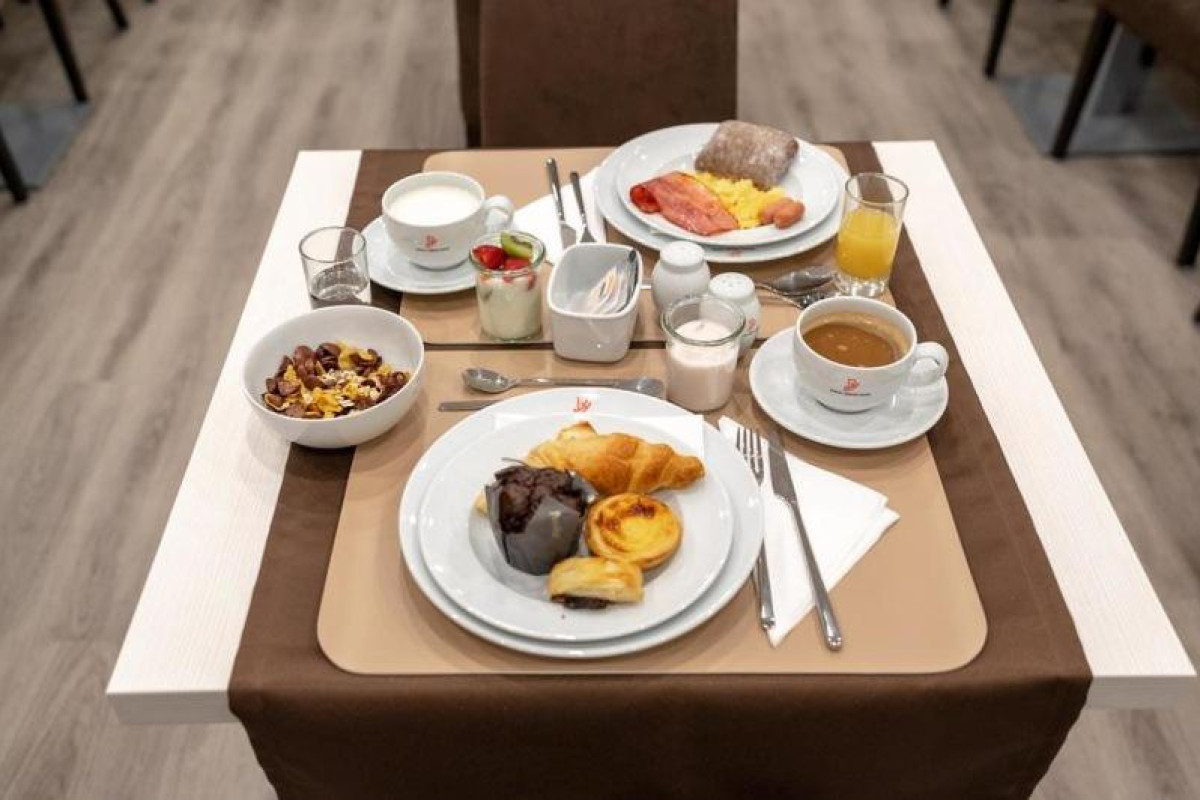 Dinya Lisbon Hotel & Lounge Bar