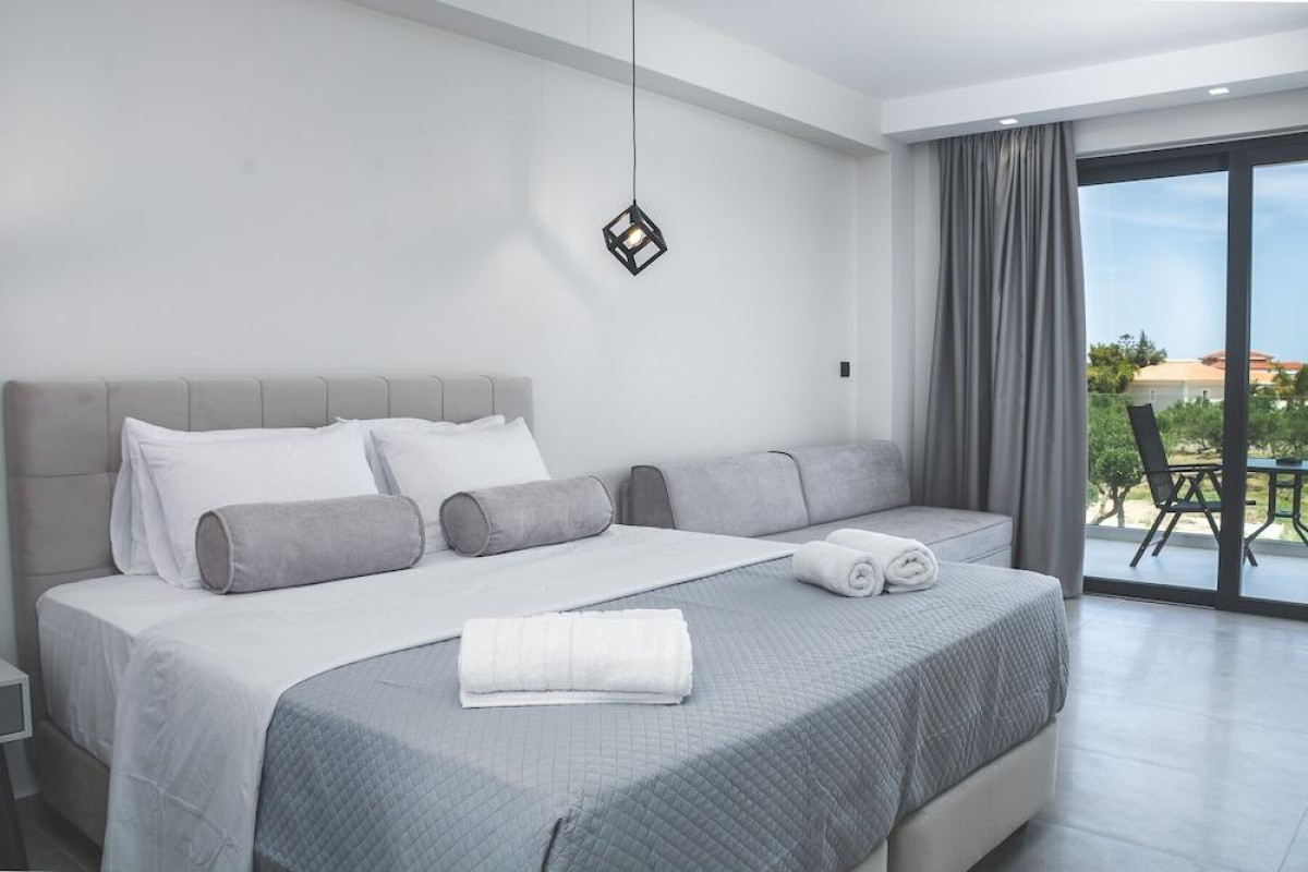 DIONISOS LUXURY SUITES