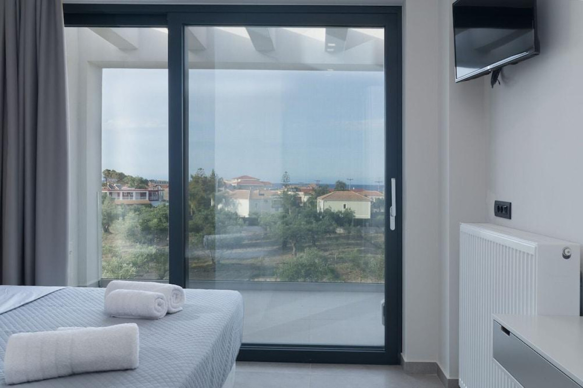 DIONISOS LUXURY SUITES