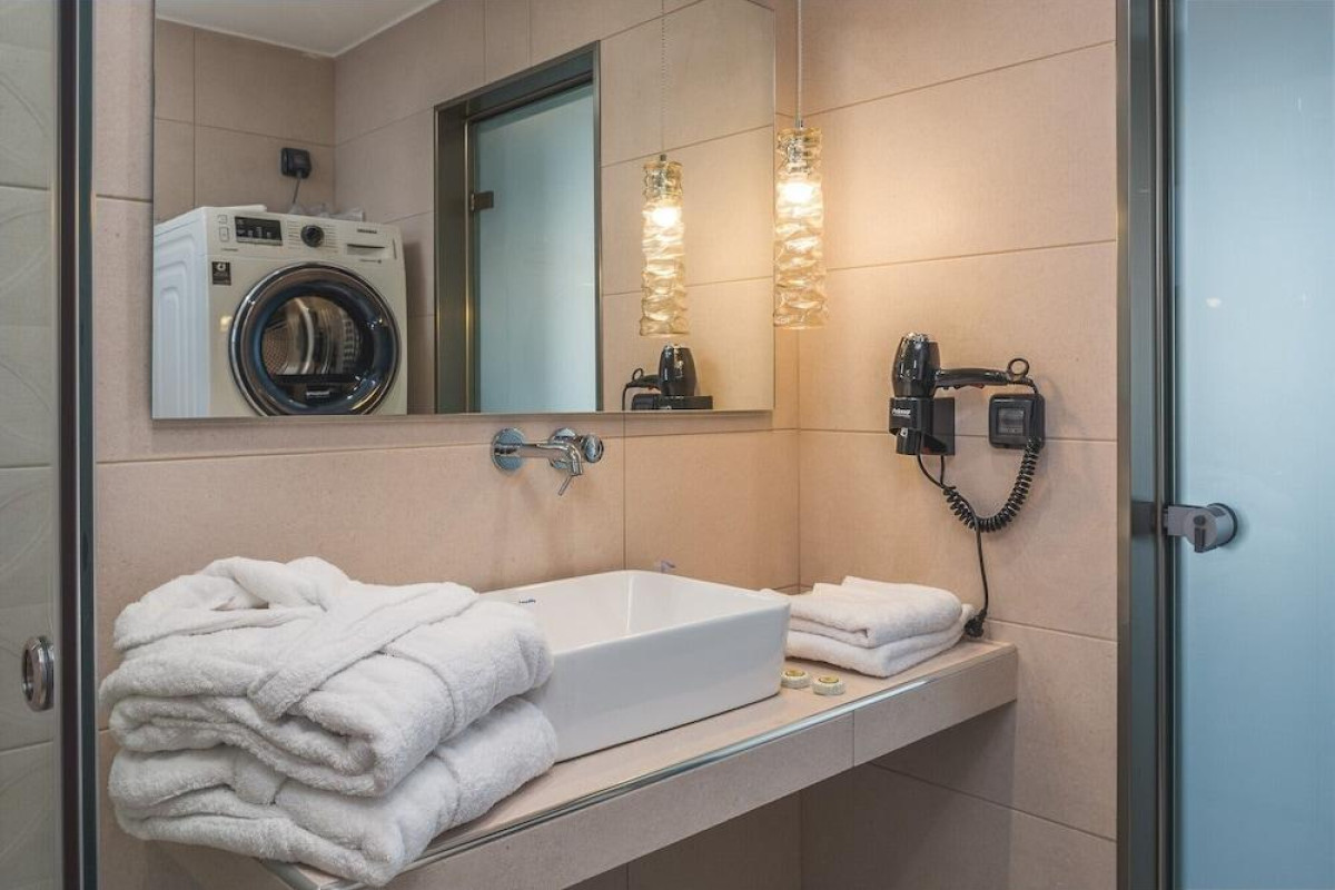DIONISOS LUXURY SUITES