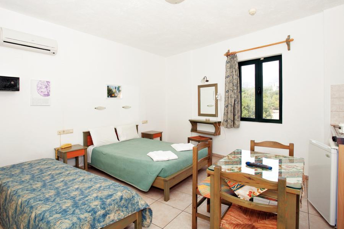 Dionysos Apartments and Studios