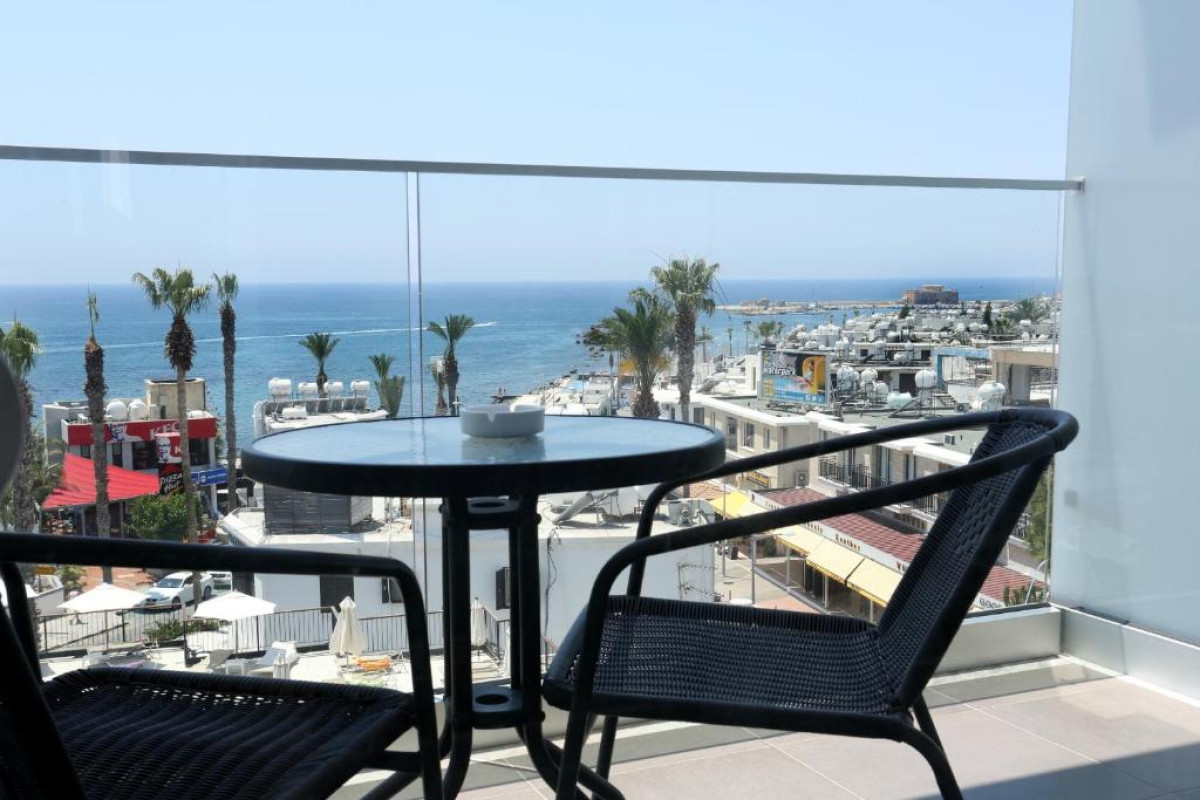 Dionysos Central Hotel