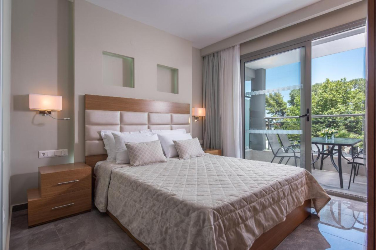 DIONYSOS HOTEL & SUITES