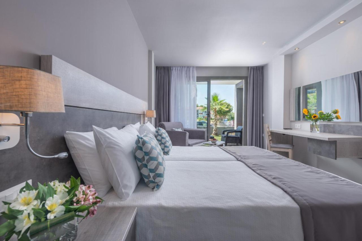 DIONYSOS HOTEL & SUITES