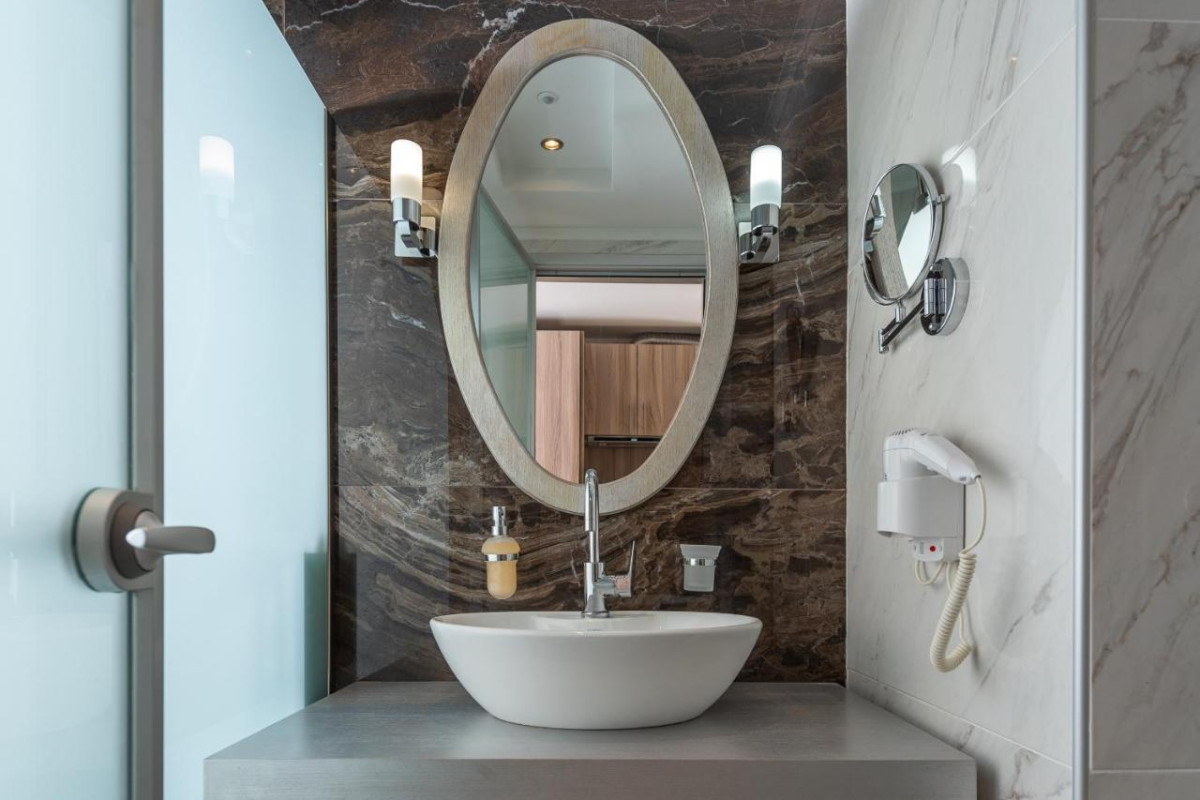 DIONYSOS HOTEL & SUITES