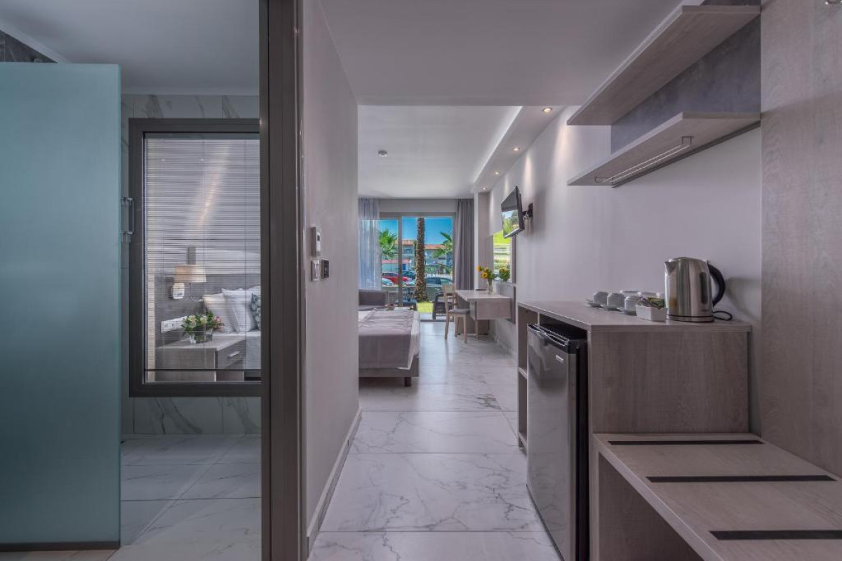 Dionysos Hotel & Suites