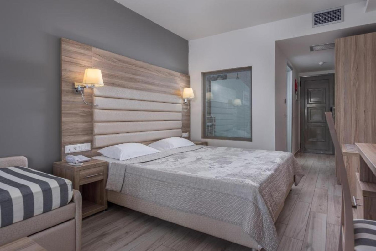 Dionysos Hotel & Suites