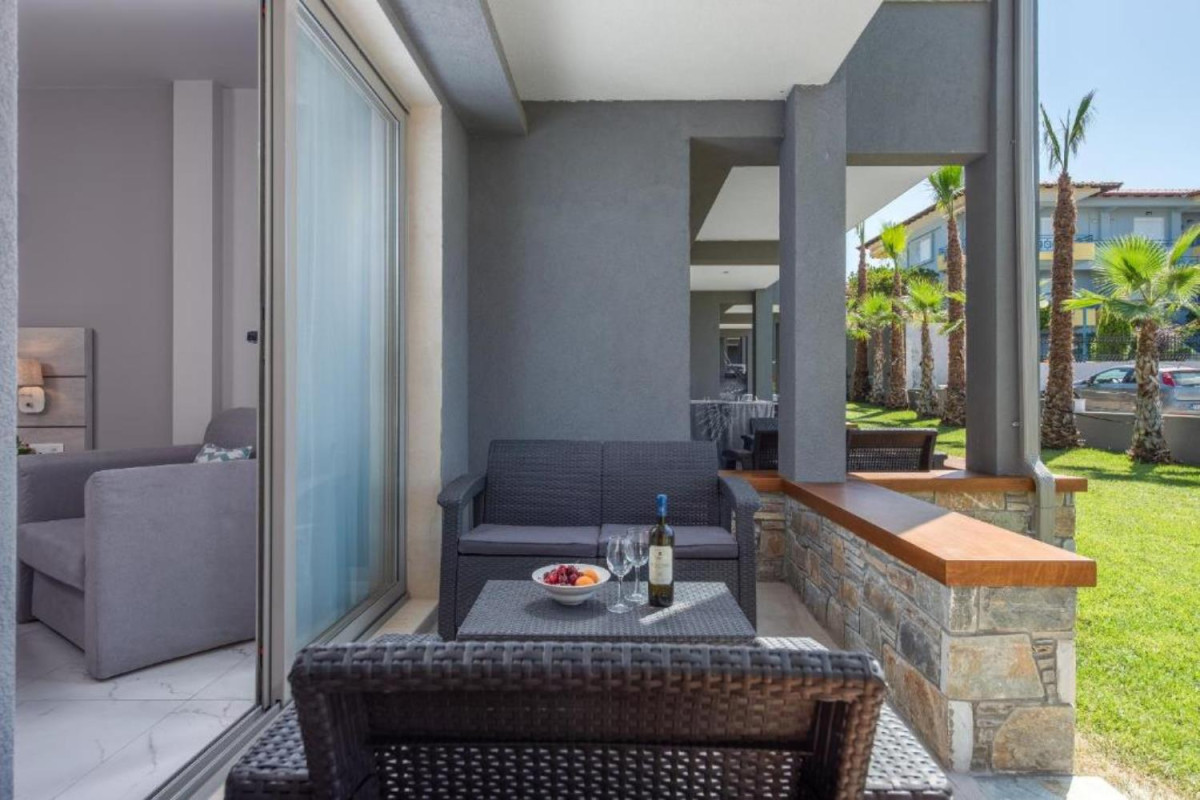 Dionysos Hotel & Suites