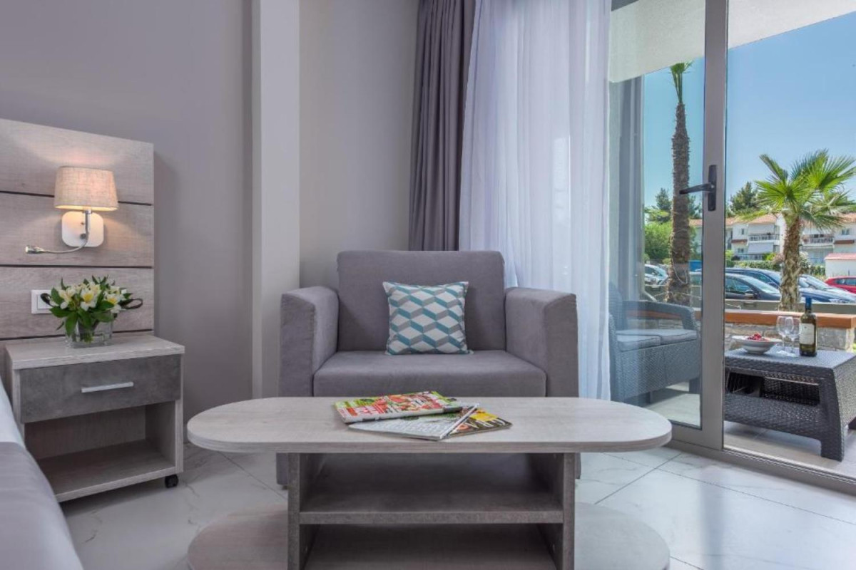 Dionysos Hotel & Suites