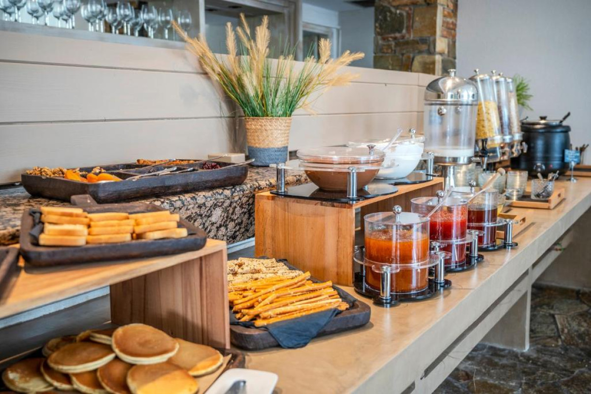 Dionysos Hotel & Suites