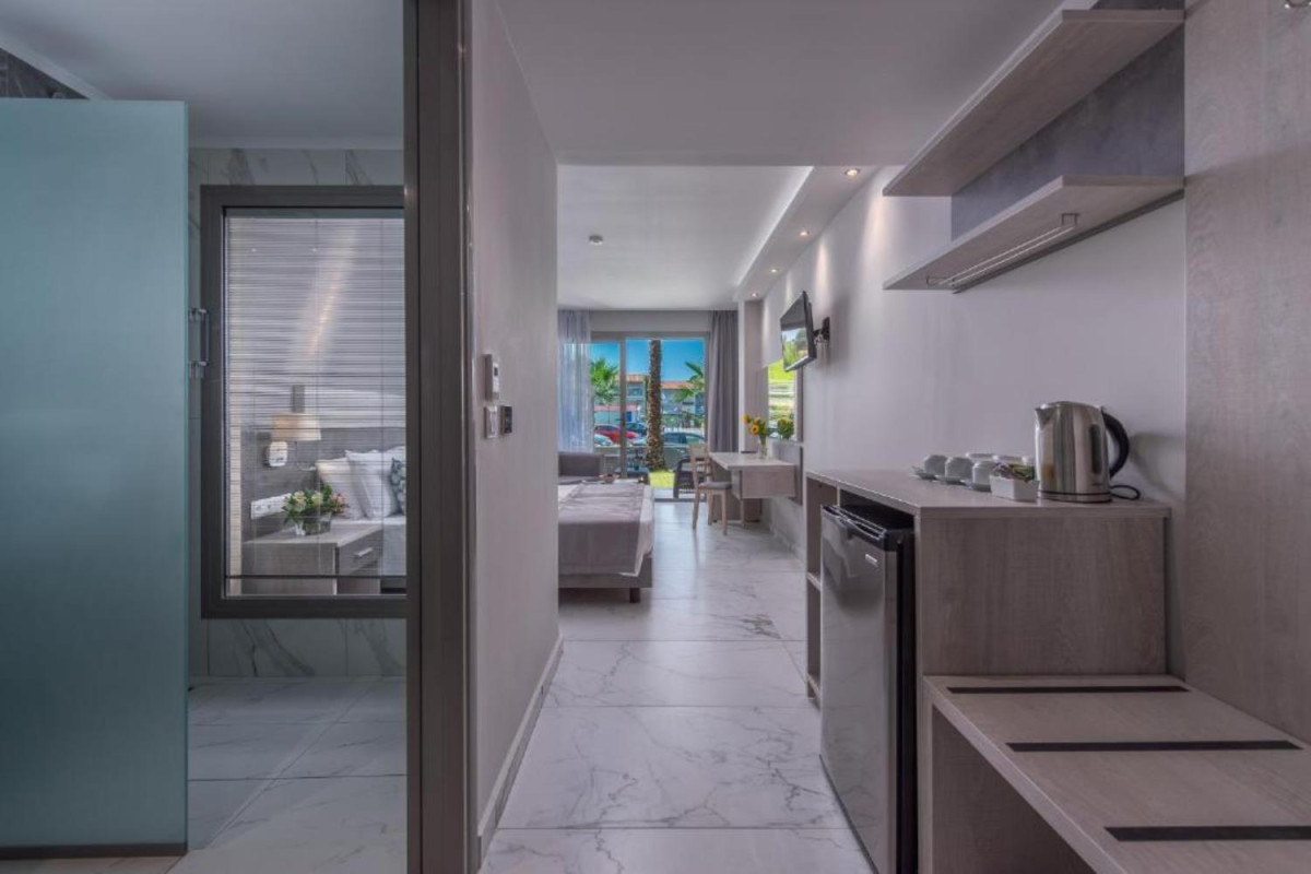 Dionysos Hotel & Suites