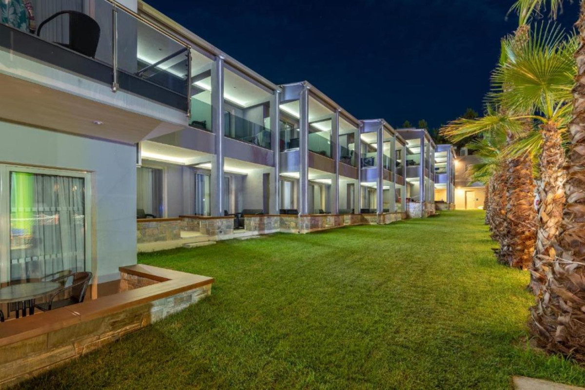 Dionysos Hotel & Suites
