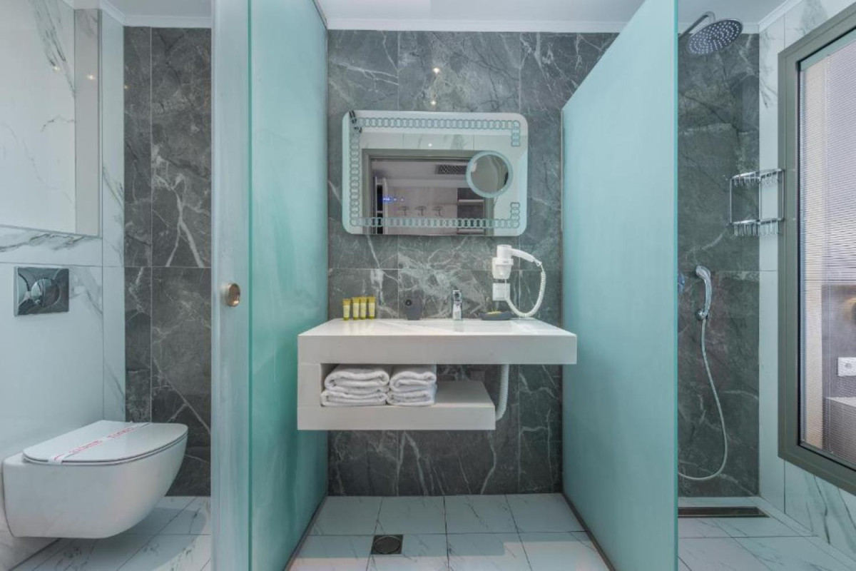 Dionysos Hotel & Suites