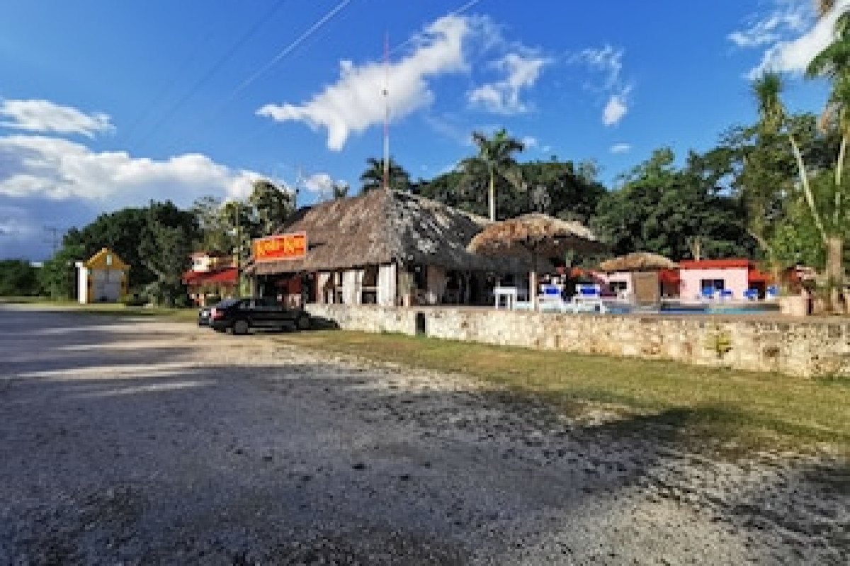 DOLORES ALBA CHICHEN ITZA