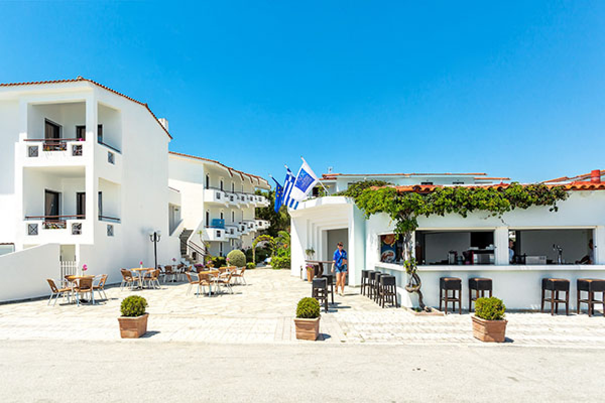 Dolphin Beach Hotel