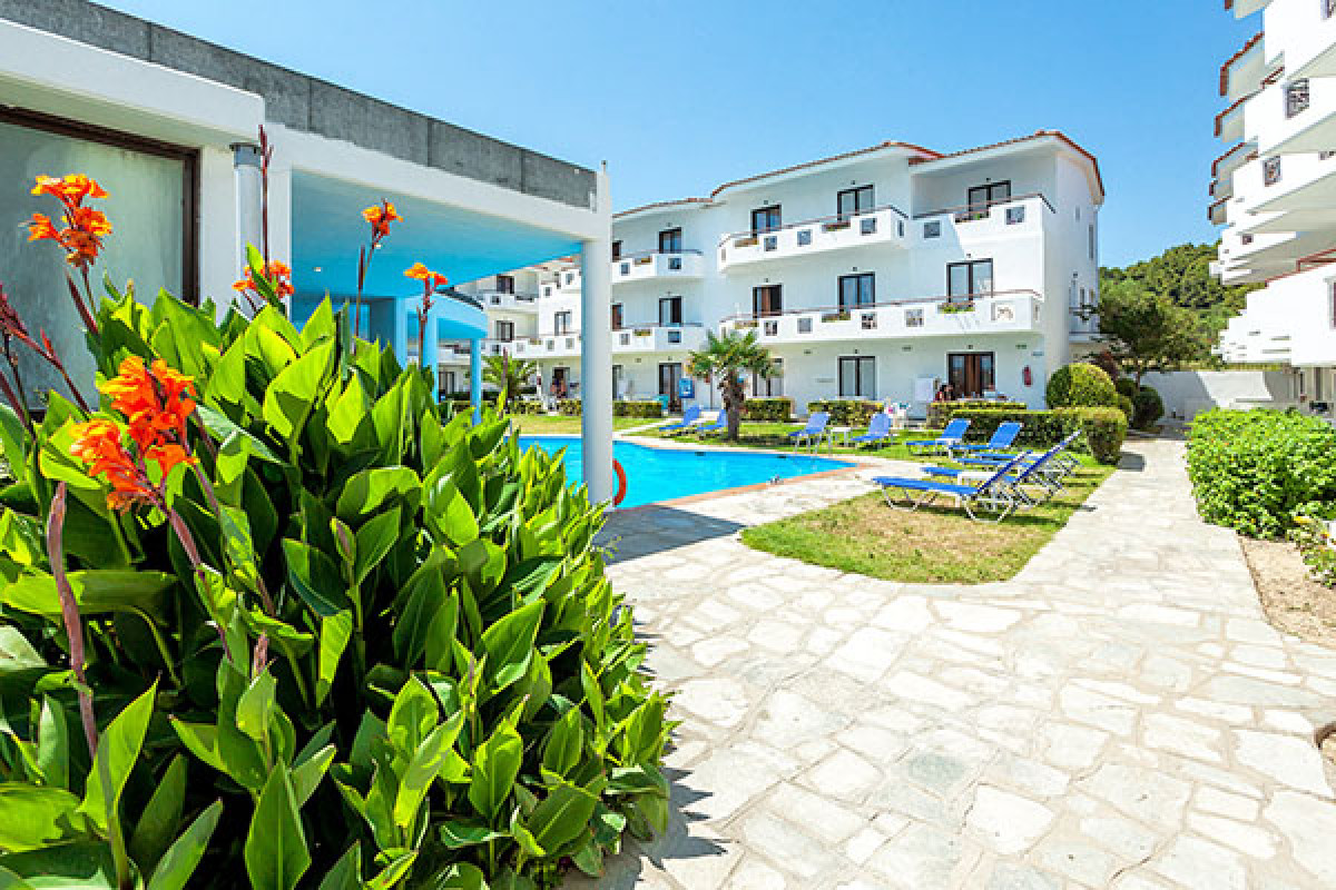 Dolphin Beach Hotel