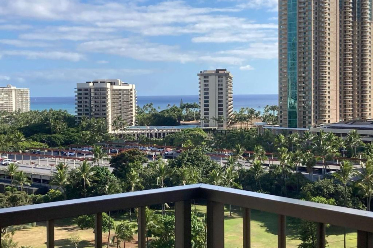 DoubleTree by Hilton Alana - Waikiki Beach