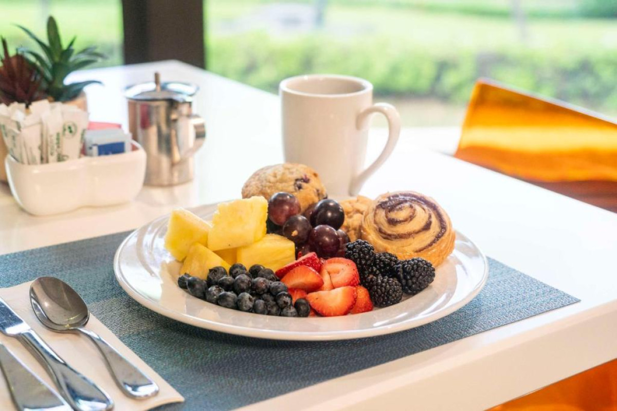 DoubleTree by Hilton Alana - Waikiki Beach