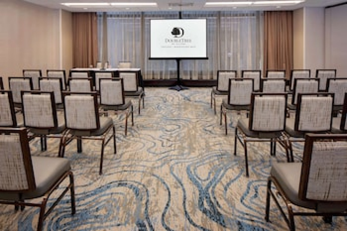 DOUBLETREE BY HILTON CHICAGO - MAGNIFICENT MILE