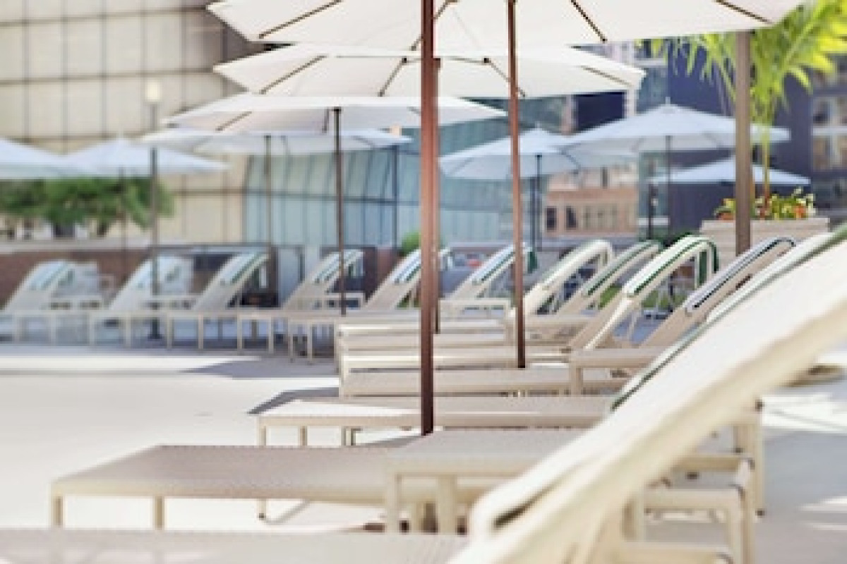 DOUBLETREE BY HILTON CHICAGO - MAGNIFICENT MILE