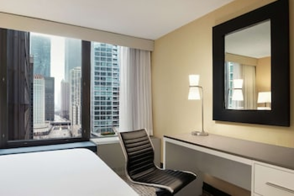 DOUBLETREE BY HILTON CHICAGO - MAGNIFICENT MILE
