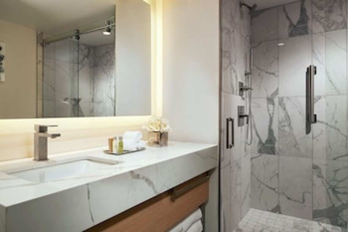 DOUBLETREE BY HILTON CHICAGO - MAGNIFICENT MILE
